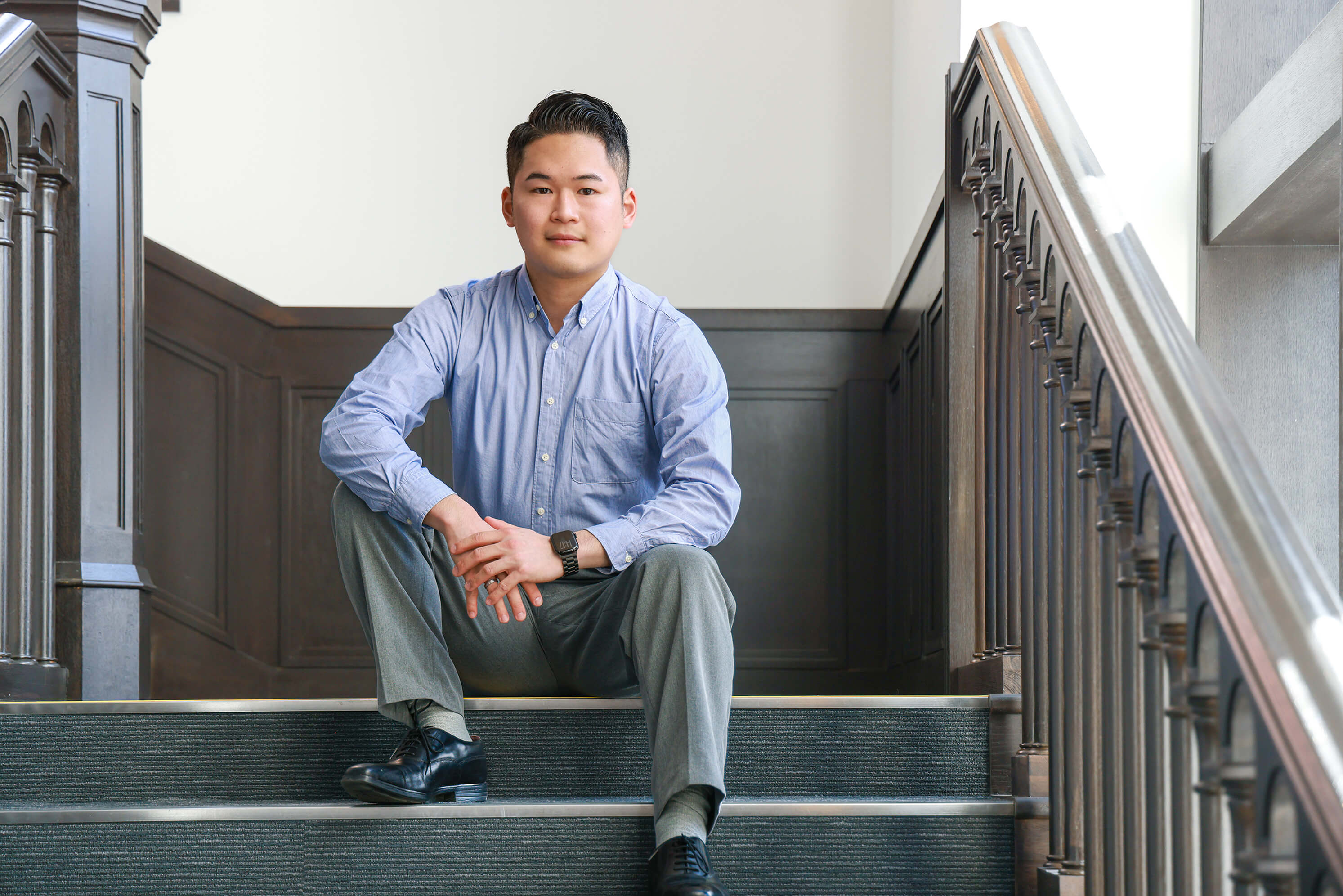 中学時代、父の仕事の関係で、タイのインターナショナルスクールに通った経験から、英語は「世界を広げる強力な手段」であると実感しました。