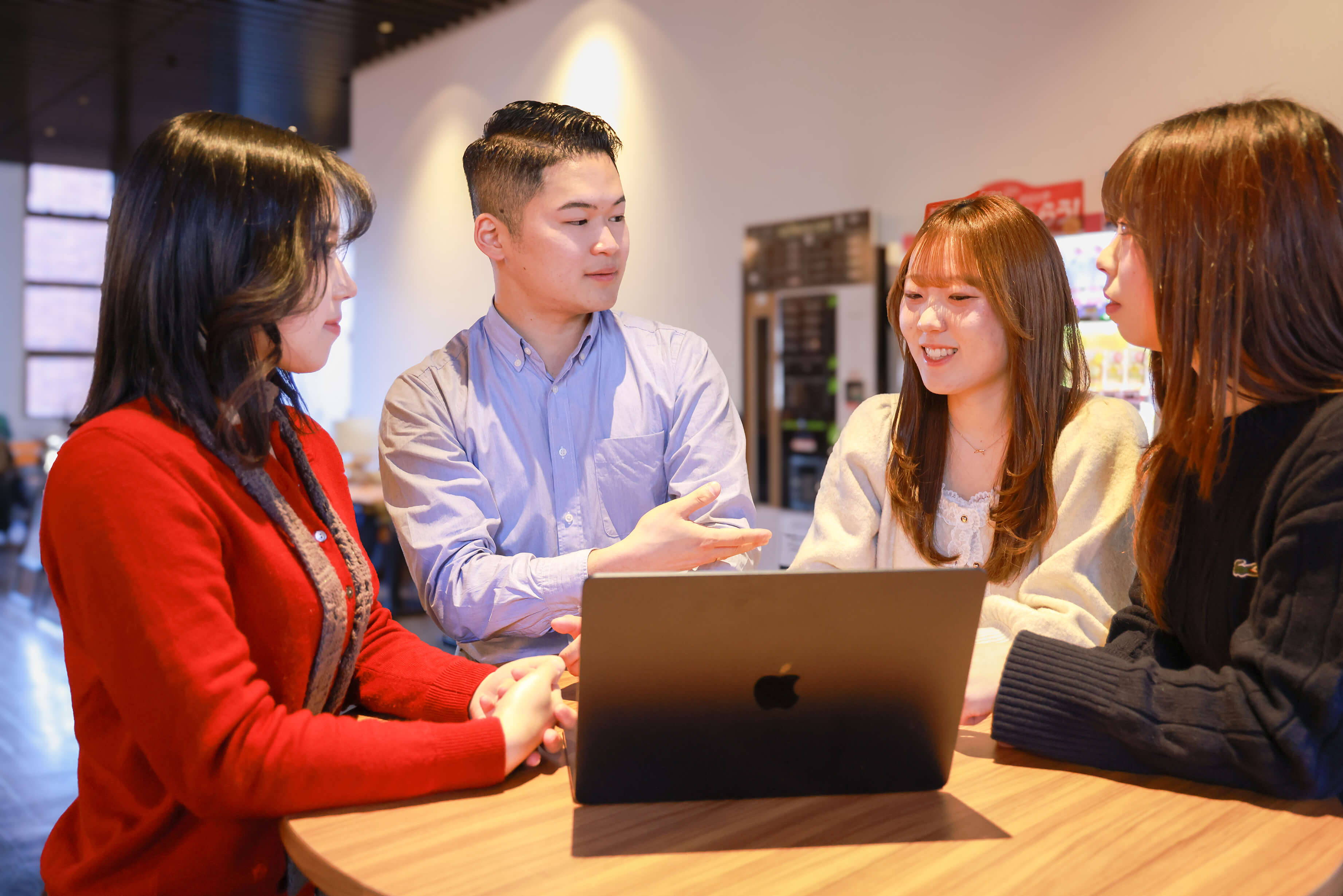 「第二言語学習得論（SLA）」を研究しています。